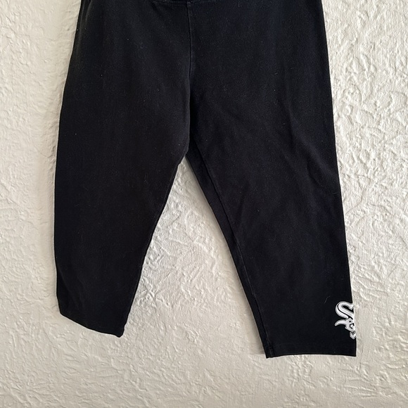Victoria’s Secret Pink White Sox Sequin Bling Black Cropped Capri Leggings MLB M - Picture 4 of 7